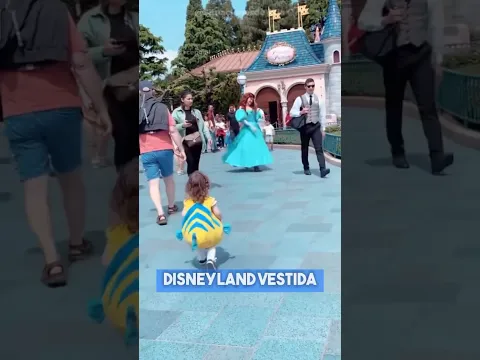 Niña y Ariel en Disneyland ¡Magia Pura!