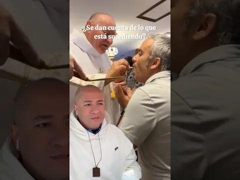 ¿Se dan cuenta de algo en particular, de lo que sucede cuando el Sacerdote está dando la Comunión?