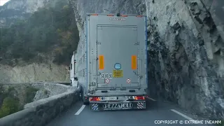 Les Gorges du Guil avec un 40 tonnes . Métier de l’extrême