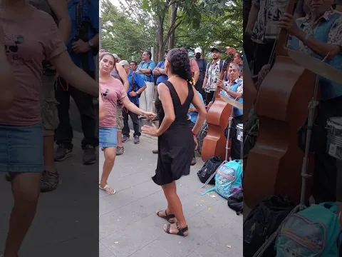 Aída La flaquita #plazalibertad #parquelibertad #baile #bailes #Short #shorts #elsalvador