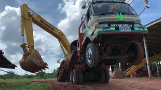 รถแม็คโครตักดิน KOMATSU PC200CE Excavator ข้ึนรถบรรทุกเทลเลอร์ Trucks