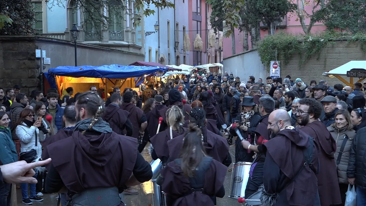 Més de 240 000 visitants en una edició del Mercat Medieval de Vic curta però intensa