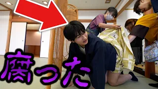 旅行中に弟のお尻が腐りました。