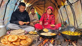 Farm To Fire🇳🇵| Mummy Makes Frying Bread & Potato Curry In A Rainy Day🌧️| Nepali Village Lige & Food