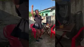 ￼ A irmã da igreja fez barraco na porta do bar