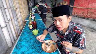 W4ria Lucu Sholat Jumat Pakai Sandal Cewek
