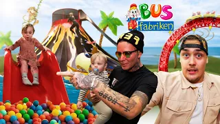BARNEN PÅ BUSFABRIKEN!