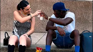 I offer a smile to strangers in the street🫠🥰#love #lovely #explore #youtube #fyp #amor #viral 