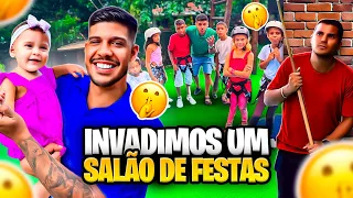 INVADIMOS um SALÃO DE FESTAS com muitos BRINQUEDOS! 😬🧸