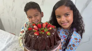 Débora e Samuel fez bolo de chocolate e também esfirras 🥰