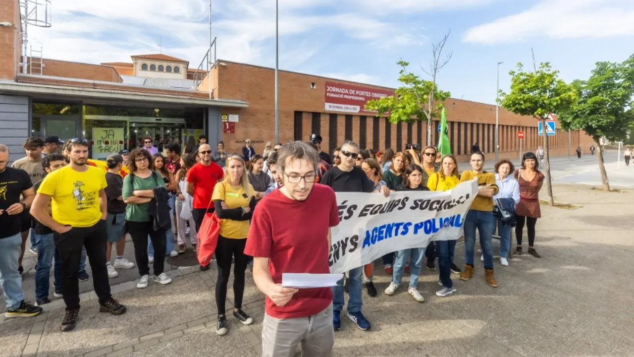 Tres dels quatre instituts públics de Vic rebutgen la presència de mossos als centres educatius