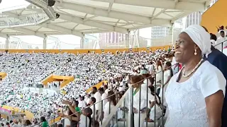 SIMONE EHIVET GBAGBO PREND PART  À LA GRANDE RENCONTRE DES EGLISES VASE D'HONNEUR AU STADE FELIX H.B