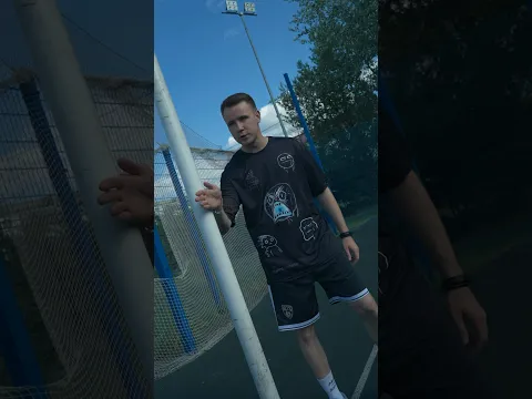 ПО ПРАВИЛАМ УЛИЦ, А РУКА ОБ ШТАНГУ #shorts