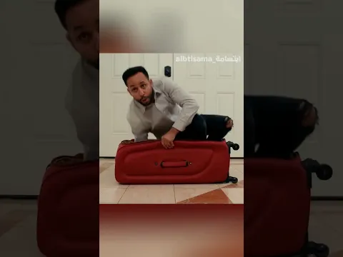 يختبئ في الحقيبة ليتجسس علي صديقتة 😨#shorts