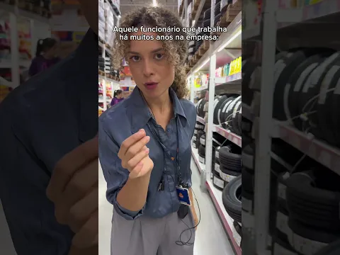 Aquele funcionário que trabalha há muitos anos na empresa @larissagloor #shorts