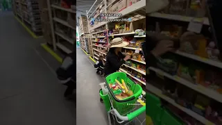 MILLONARIO REGALA DINERO Y DESPENSA DEL BODEGA AURRERÁ EN NAVIDAD