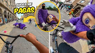 Tumbe a un LABUBU en pleno centro | Esto se salió de control
