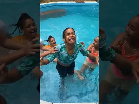 Por No Escuchar Antes de 🤣 #viral #comedyskits #piscina