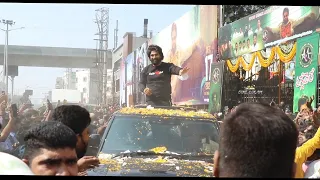 Pushpa Raj Entry | Allu Arjun powerful entry in Sandhya Theatre at RTC X Road Hyderabad