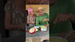 a cumade sentiu o cheiro do mingau de milho