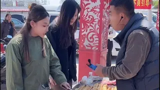 元帅户外搞笑撩姐姐和老妹