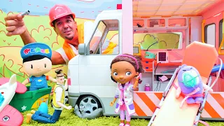 Doktor McStuffins için ambulansın patlayan lastiğini tamir ediyoruz! Pepee ile eğitici video