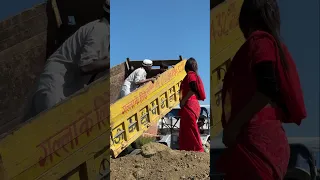 Mitti me chipa kaidi~😡