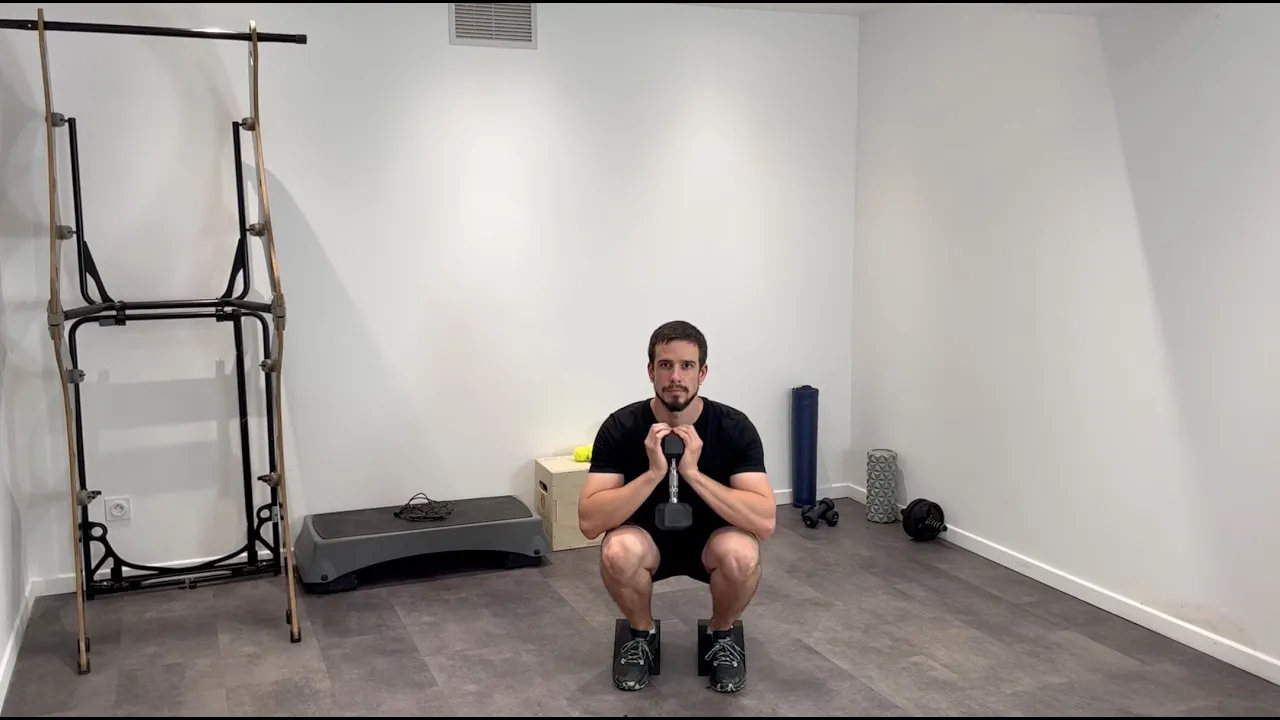 Image Goblet squat serré talons surélevées avec haltère
