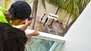ATlREl ESCONDIDO NO CASAL DE CIMA DA CASA enquanto eles DISCUTIA #2