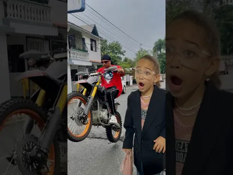 Por no montarla en el moto cross🛵  🤣 #humor #graciosa #comedia