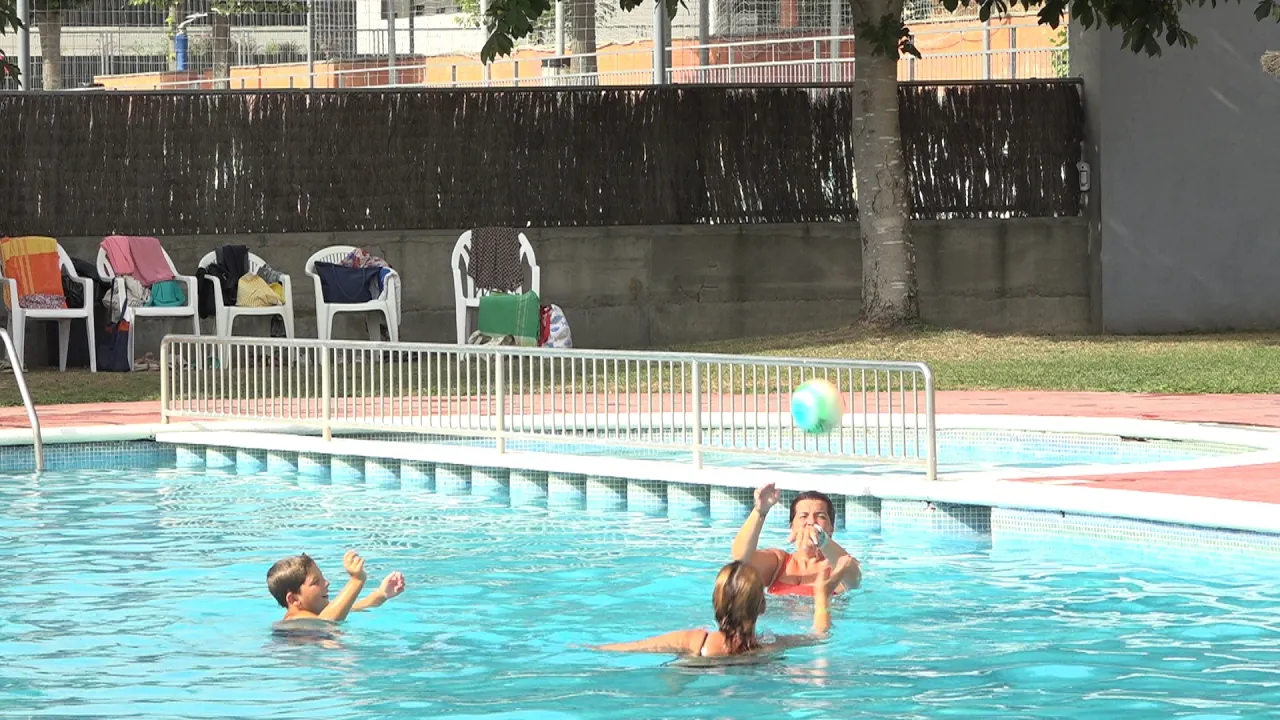Calldetenes inicia els treballs a la piscina i a la pista de tennis per enllestir-los el 2026