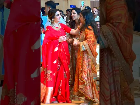 Akash Ambani Ignore Isha Ambani at Grand Mass Wedding, Mother Shows Cute Concern 😍 love  💞