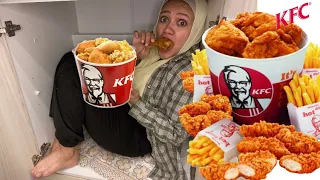 لما تسرق كنتاكي وتستخبي جوا درفة المطبخ 🤦🏼‍♂️🤣وامك تقفشك 💀