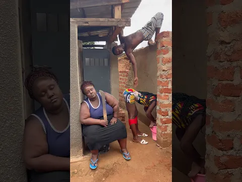 Mum protecting her daughter mission failed 🤣🤣