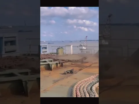 Así se tira el ancla de una embarcación!