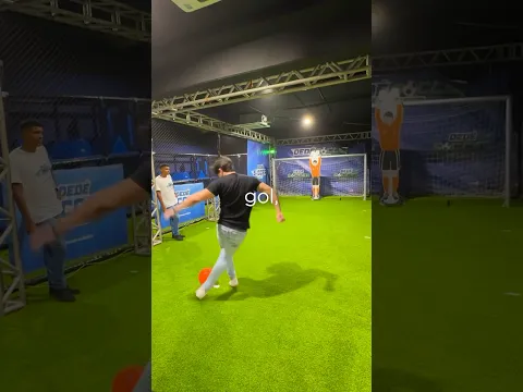 É IMPOSSÍVEL FAZER GOL NESSE GOLEIRO ROBÔ