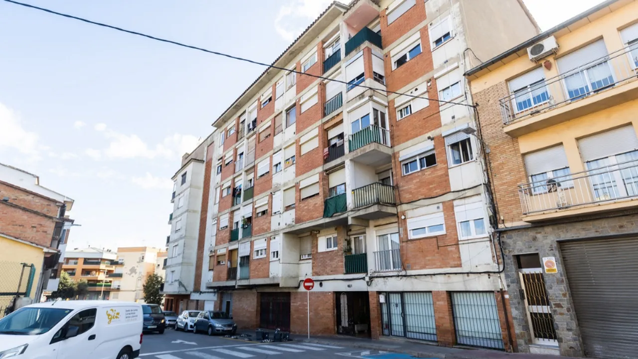 Destinen 56.000 euros a millorar el bloc de Manlleu on van morir cinc joves
