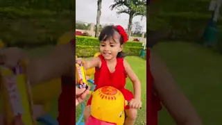 Cute baby Ko slide karke  lollipop Lena hai 🍭😂