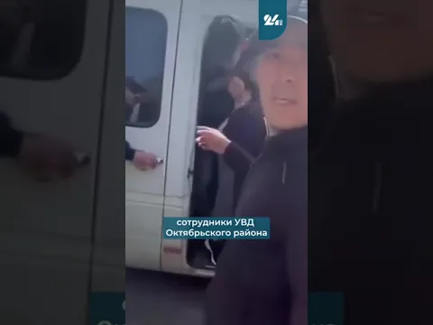В Бишкеке водитель маршрутки задержал карманника и передал его милиции