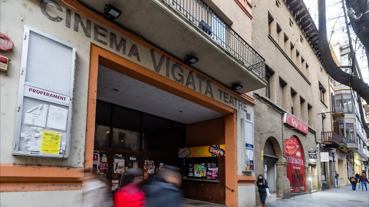 Una immobiliària de Vic compra el cinema Vigatà i les Galeries Montseny per fer-hi pisos