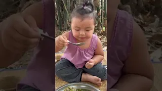 ซดแกงหน่อไม้ คำข้าวใหญ่ๆ แนวกินบ้านเฮานี้ละจ้ามันแซบ!!