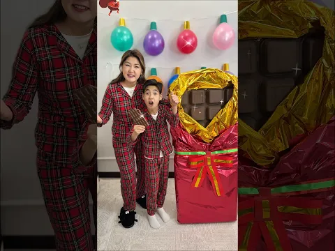This mom made a giant chocolate for Christmas 😳😍🎅🍫