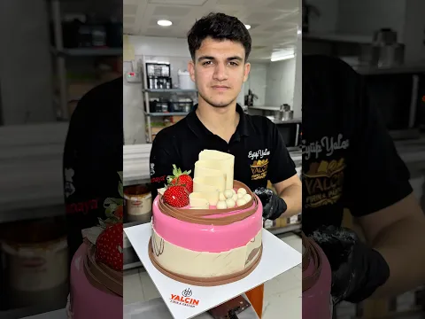 Türkiye’nin en genç ustasından çilekli soğuk mermerli pasta yapımı !! #pastry #patisserie #pasta