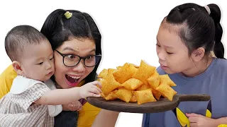 MẸ VẮNG NHÀ [TẬP 8] Bố Làm KHOAI TÂY CHIÊN BONG BÓNG siêu giòn ăn siêu đãaa | Bubble Potato Chips