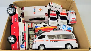 救急車のミニカーが緊急走行☆紹介して坂道走る｜ An ambulance miniature car runs urgently. Introduce and run on a slope