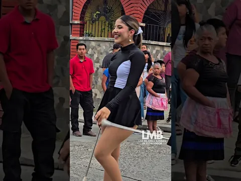 💃 Belleza Salvadoreña #musicband #baile #cachiporras #viralvideo #desfile #bastoneras