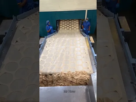 School के बच्चो के लिए मशीन से बनती है खाना 😱🤔 || #making #roti #machine #shorts