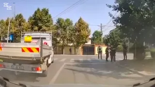 Cascadorii rasului . Cum au confundat polițiștii sensurile și au luat la rost șoferul nevinovat.