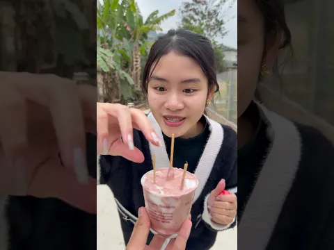 Người mẹ tốt bụng ăn kẹo dâu và kem dâu siêu ngon, ớt cay , tương ớt sự kết hợp hoàn hảo #shorts