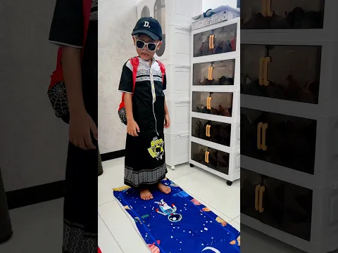 Mau sholat⁉️gak boleh pake tas dan kacamata || Deffan Yeye Chanel || #shorts